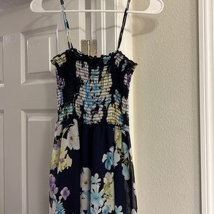 Bella & Bloom Boutique Smocked Florals Midi Dress in size S